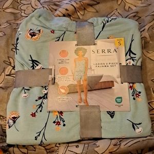 Ladies 2 piece pajama set or lounge wear